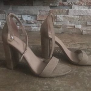 Women block heel pumps